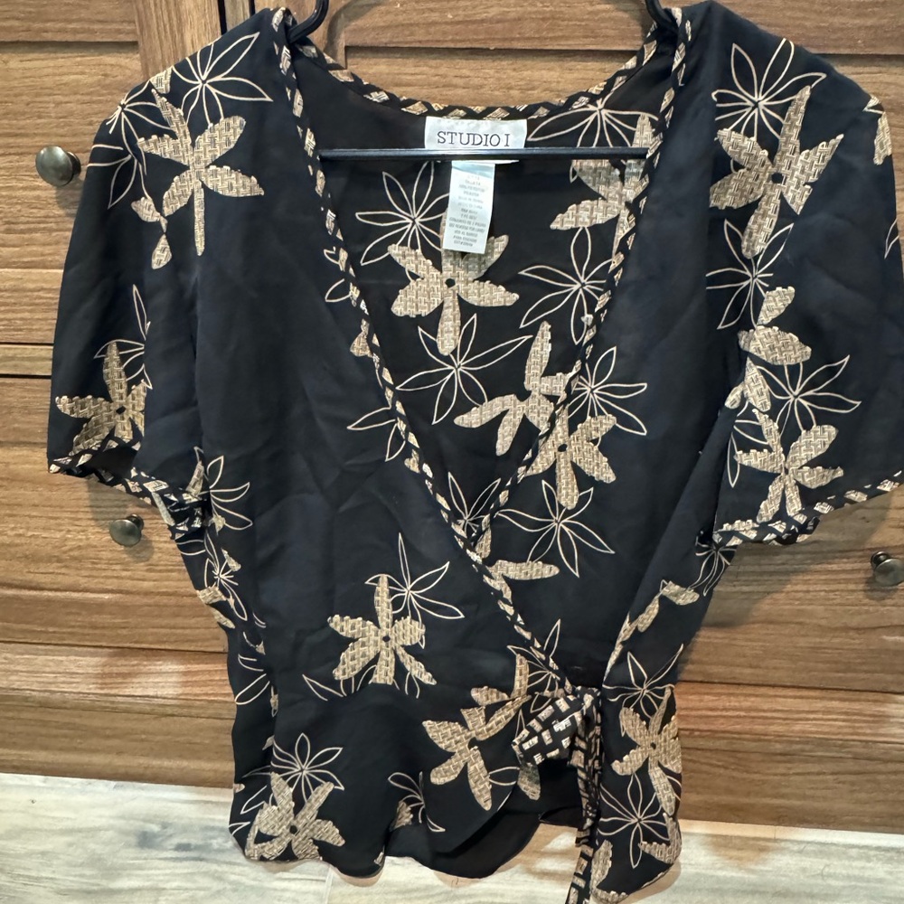 Studio I Black and Tan Floral Blouse